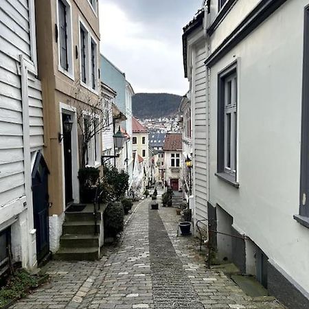 Cozy Apartment In Popular Street Bergen Kültér fotó