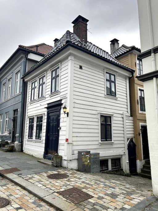 Cozy Apartment In Popular Street Bergen Kültér fotó