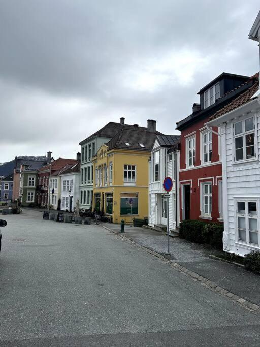 Cozy Apartment In Popular Street Bergen Kültér fotó