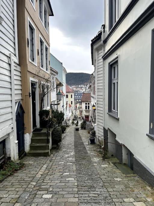 Cozy Apartment In Popular Street Bergen Kültér fotó
