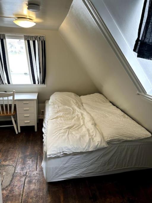 Cozy Apartment In Popular Street Bergen Kültér fotó